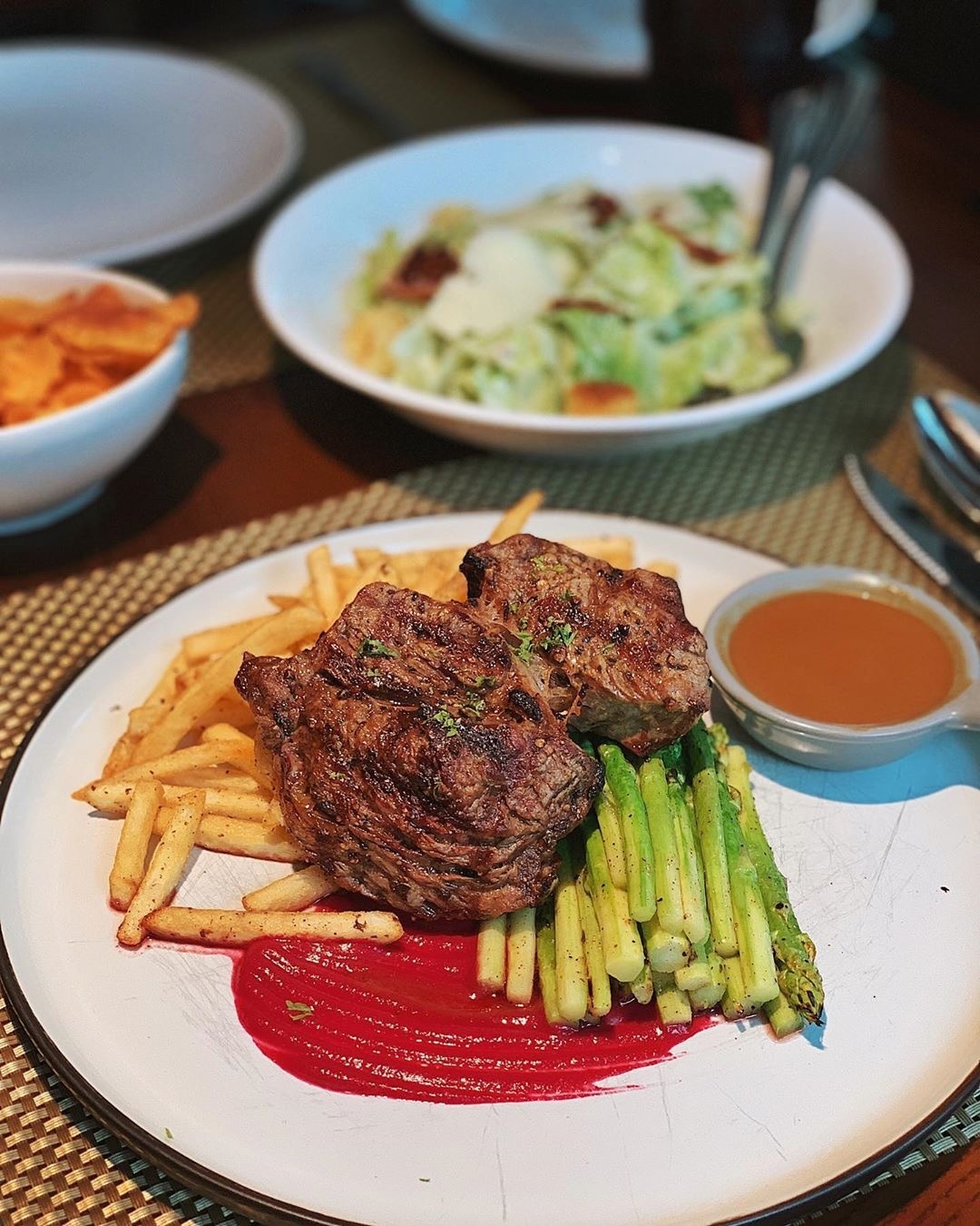 nha hang phong cach My anh 17