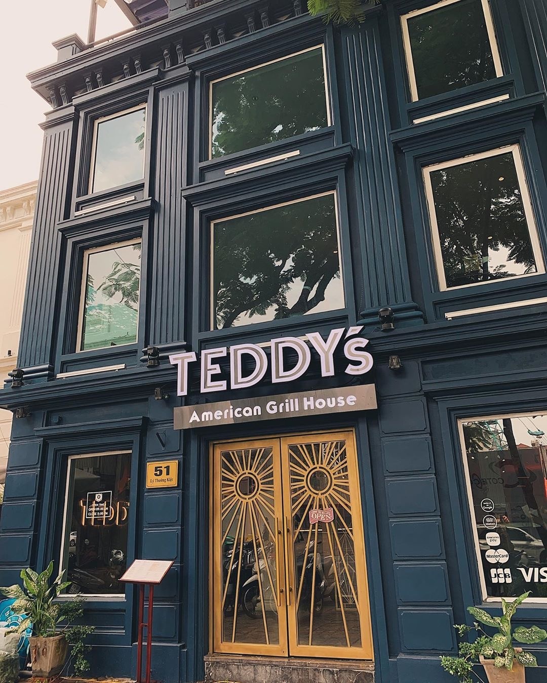 nha hang phong cach My anh 16