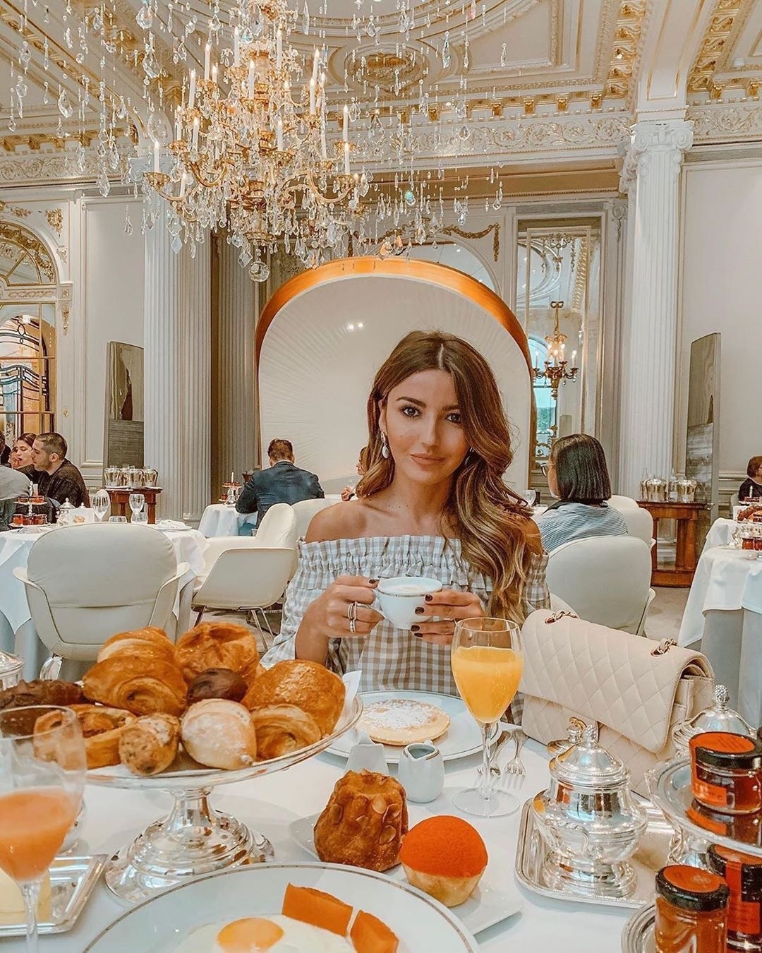 khach san paris anh 10