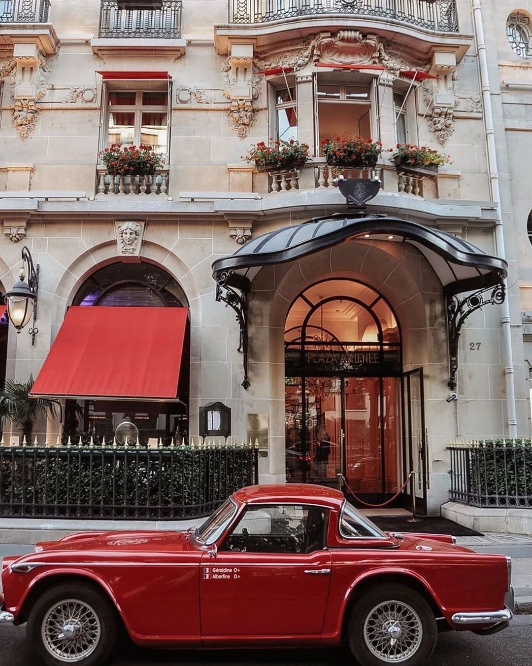 khach san paris anh 2