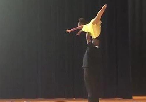 Man khieu vu 'Vi sao bo yeu con' nhan duoc nhieu loi khen cua dan mang hinh anh