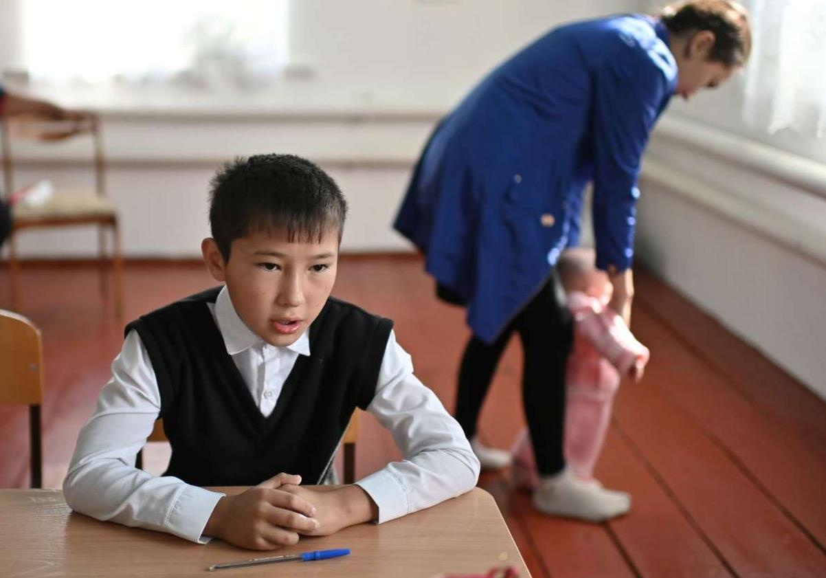 Cuoc song cua hoc sinh duy nhat trong ngoi lang chi co 39 nguoi hinh anh