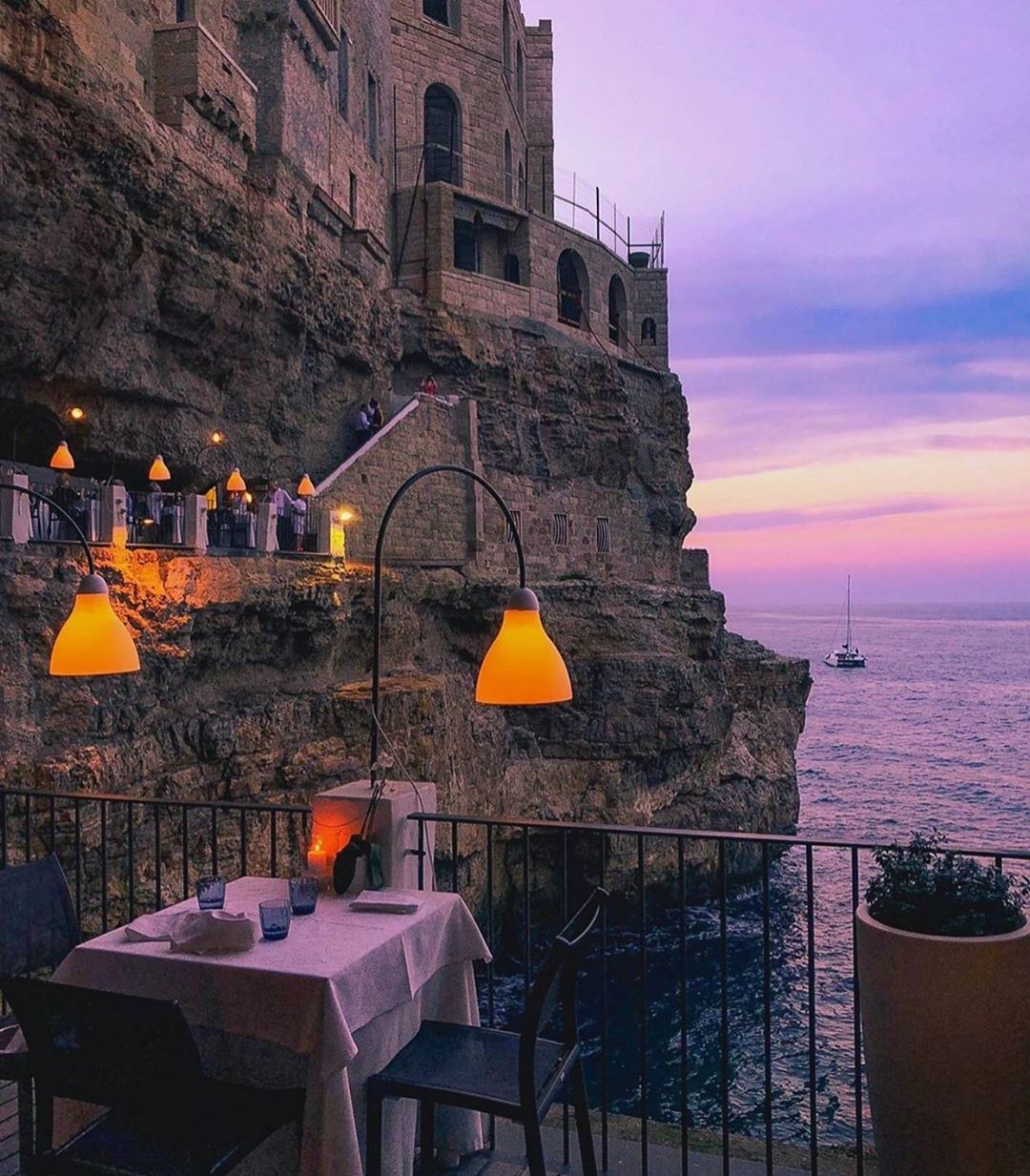 nha hang doc dao anh 14