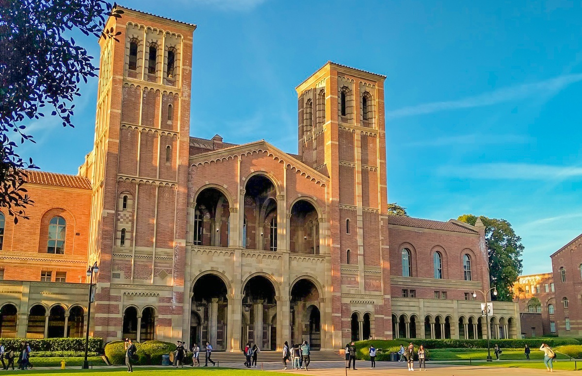 truong dai hoc co nhieu nu ty phu anh 8