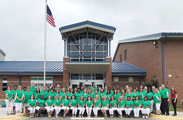 giao vien nguoc dai hoc sinh khuyet tat anh 1