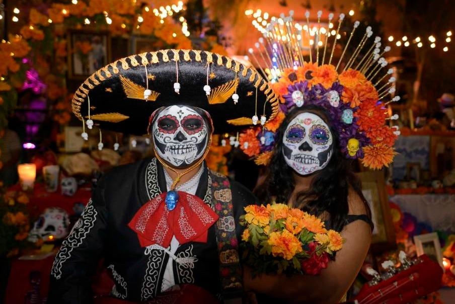 Kham pha le hoi chao don nguoi chet o cac nuoc tren the gioi hinh anh