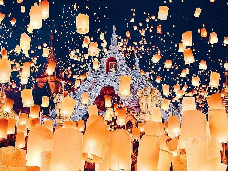 Dem huyen ao trong le hoi den troi hut khach o Thai Lan hinh anh