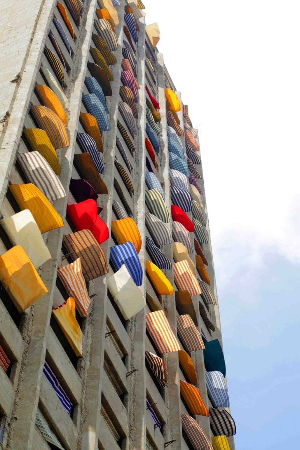 nhung toa nha choc troi bi bo hoang anh 8