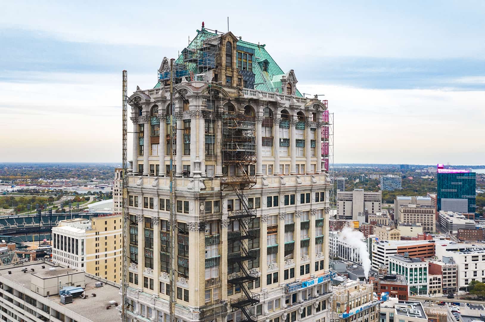 nhung toa nha choc troi bi bo hoang anh 11