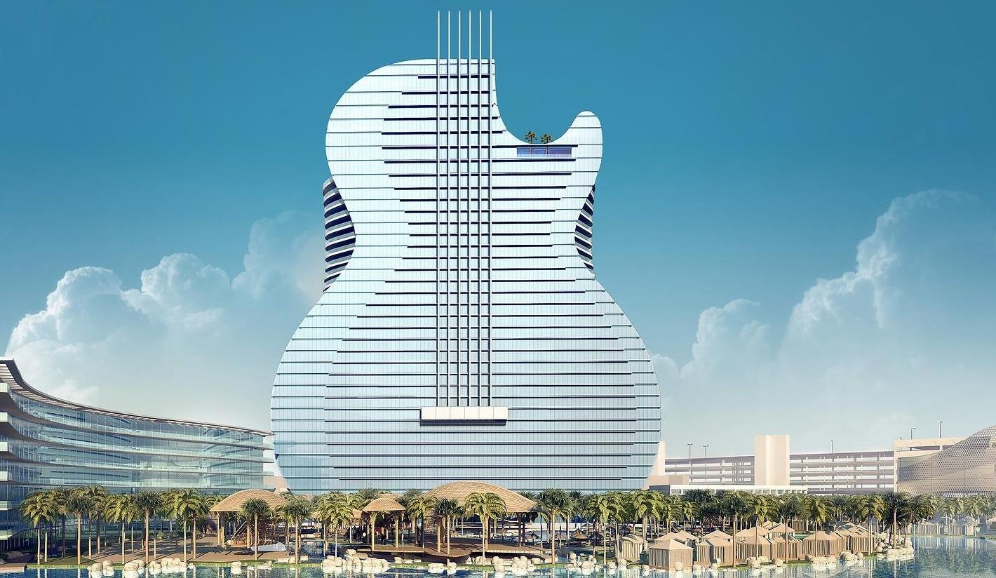 Khach san hinh cay dan guitar dau tien tren the gioi hinh anh