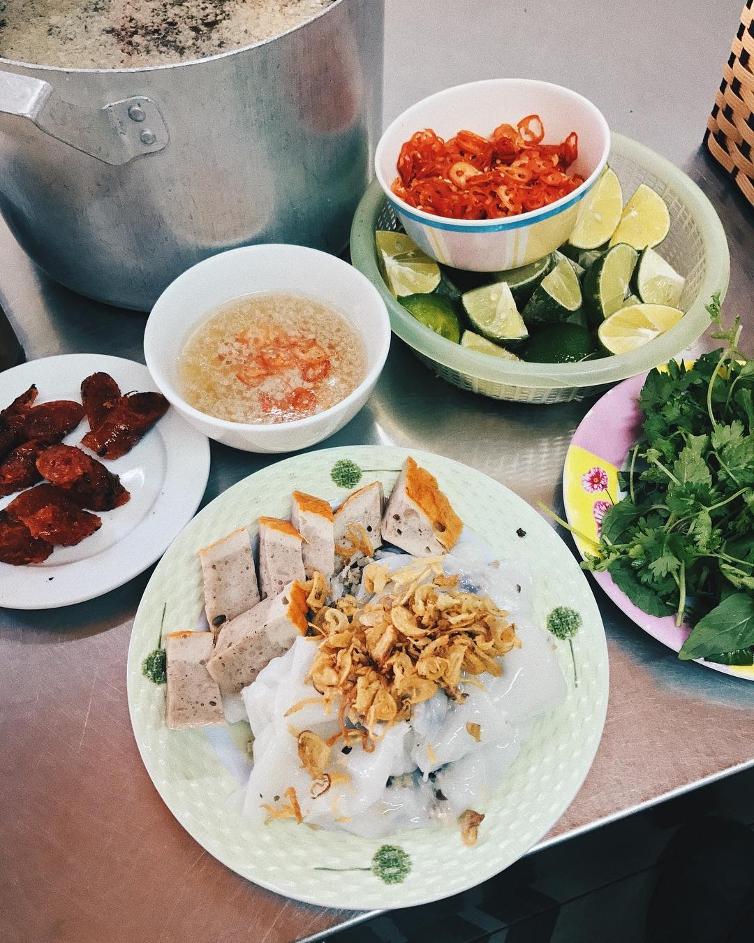 bánh cuốn nóng nổi tiếng Hà Nội ảnh 8 banh cuon nong noi tieng Ha Noi anh 8