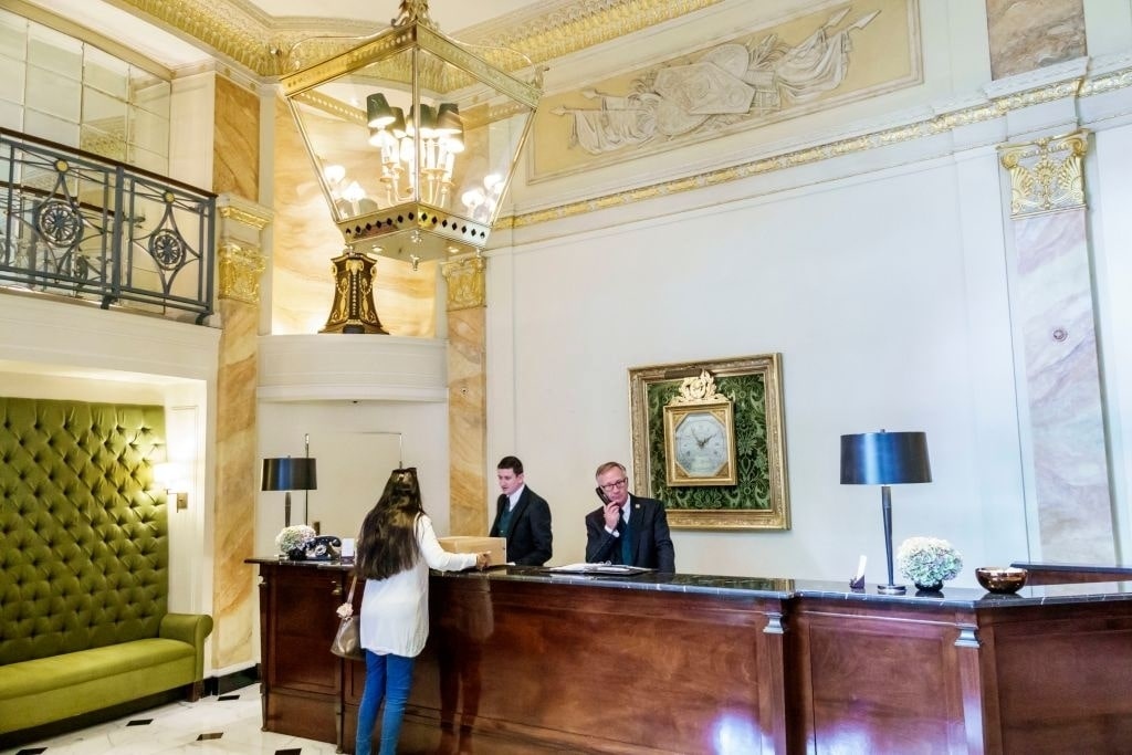 bí mật khách sạn ảnh 2 bi mat khach san anh 2