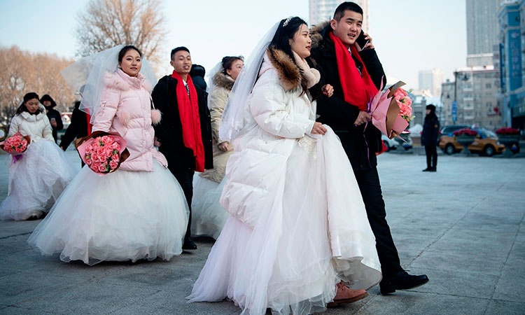 Le hoi bang lon nhat Trung Quoc to chuc dam cuoi cho 43 cap doi hinh anh
