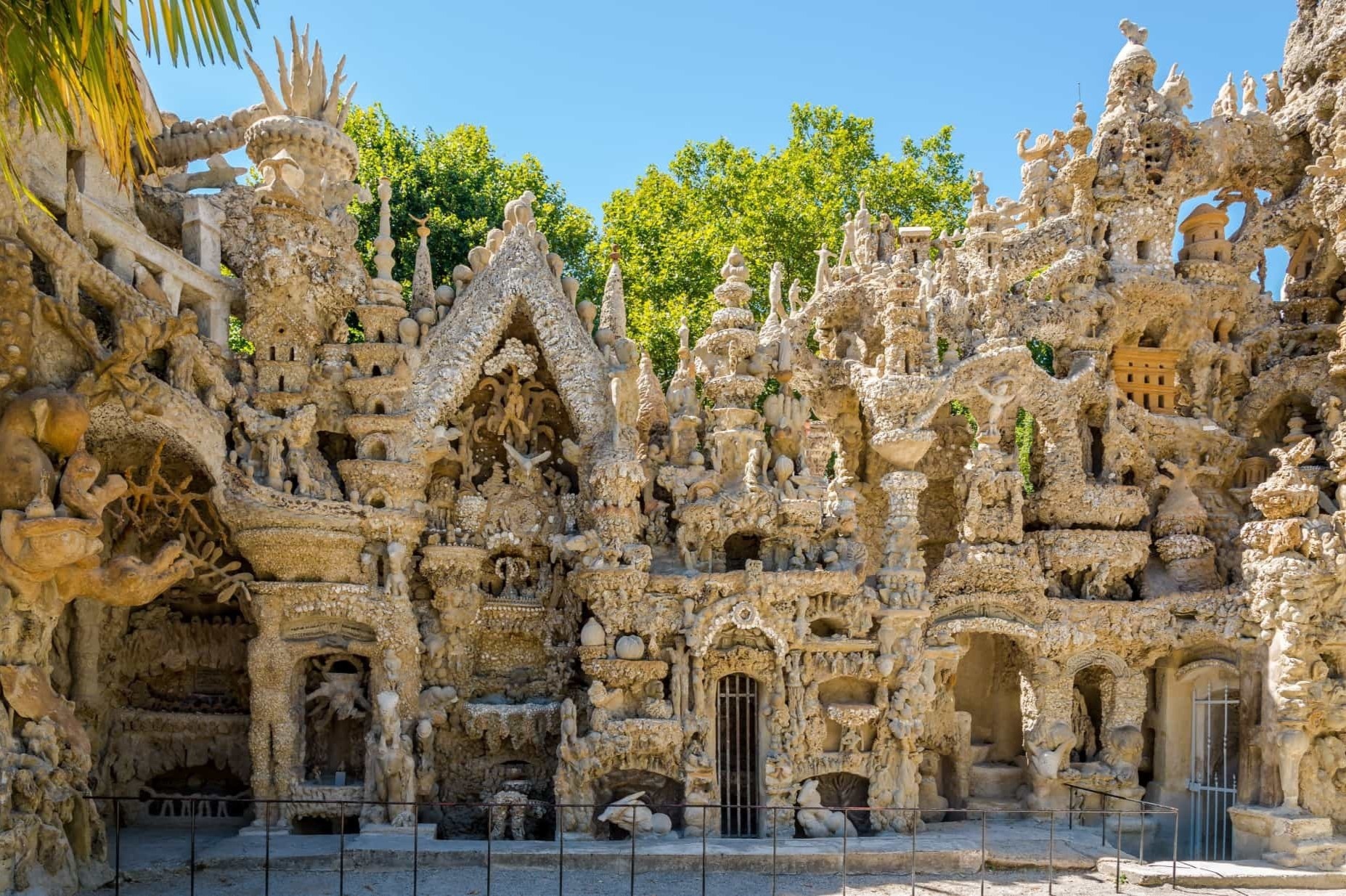 Lau dai xay tu hang nghin vien soi hinh anh