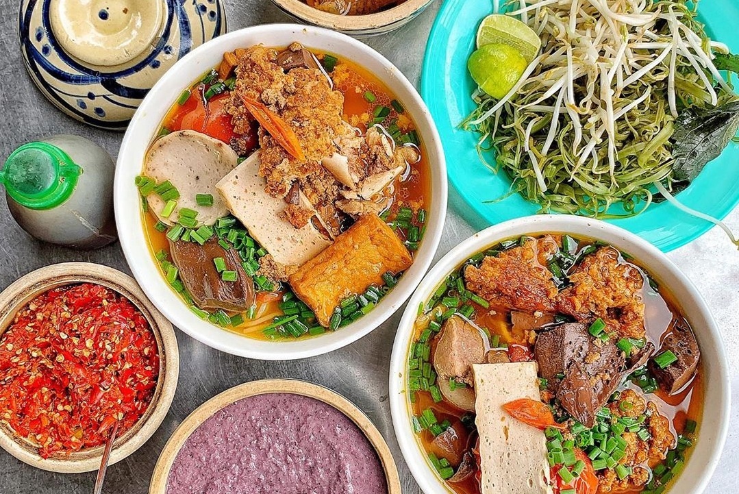 Nhung quan bun rieu thu hut tin do am thuc o TP.HCM hinh anh