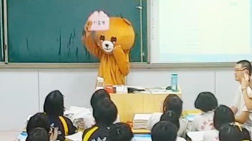 Giao vien hoa trang, dong vien hoc sinh Trung Quoc on thi dai hoc hinh anh