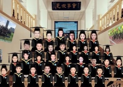 Sinh vien Trung Quoc ghep anh tot nghiep cho ca lop hinh anh