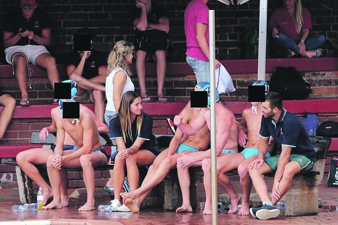 giao vien gui anh nong cho hoc sinh anh 2