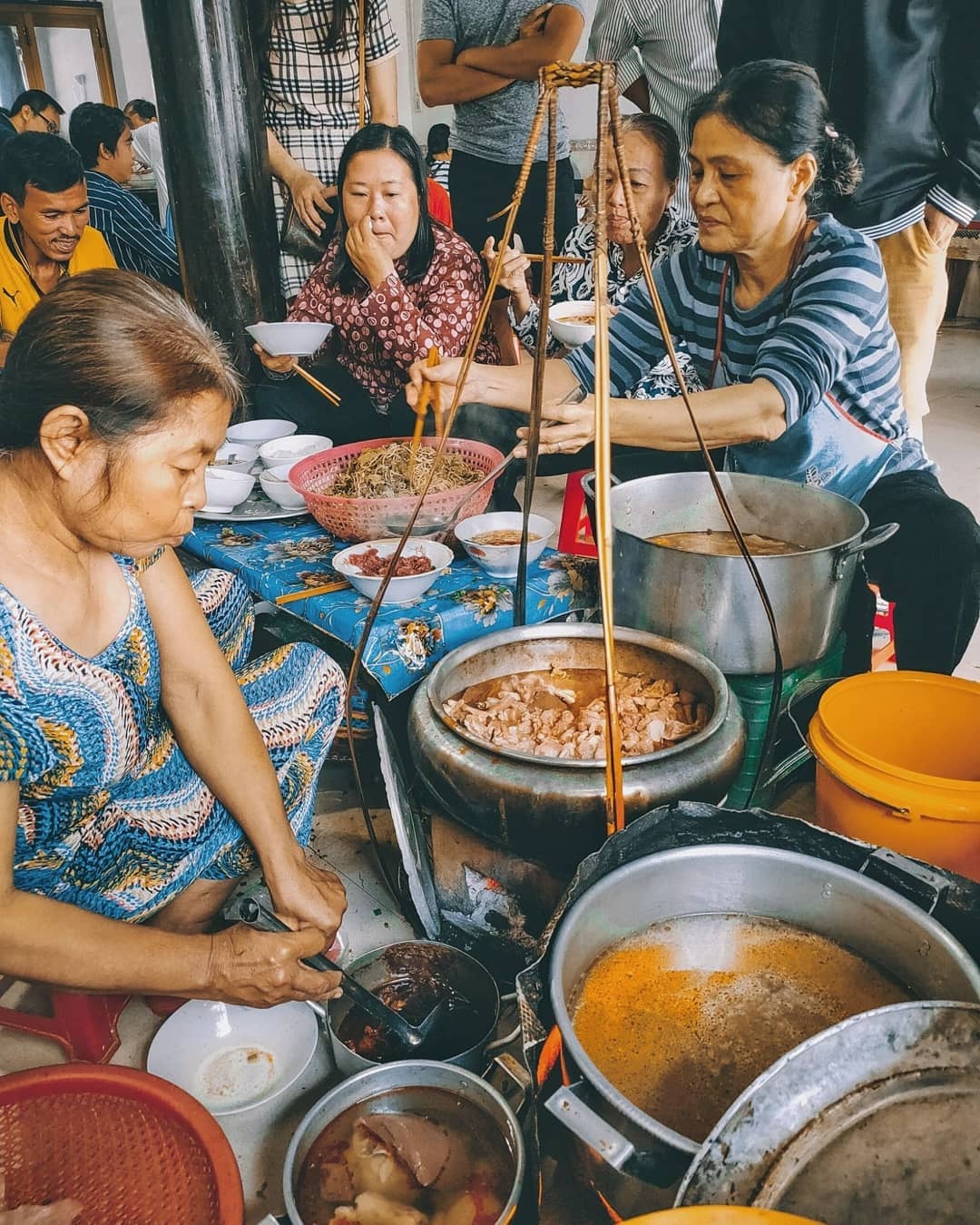 kham pha am thuc Hue trong 1 ngay anh 1