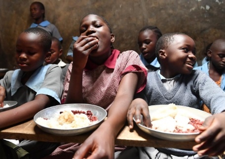 Nhung bua an trua doi lap cua hoc sinh tren the gioi hinh anh