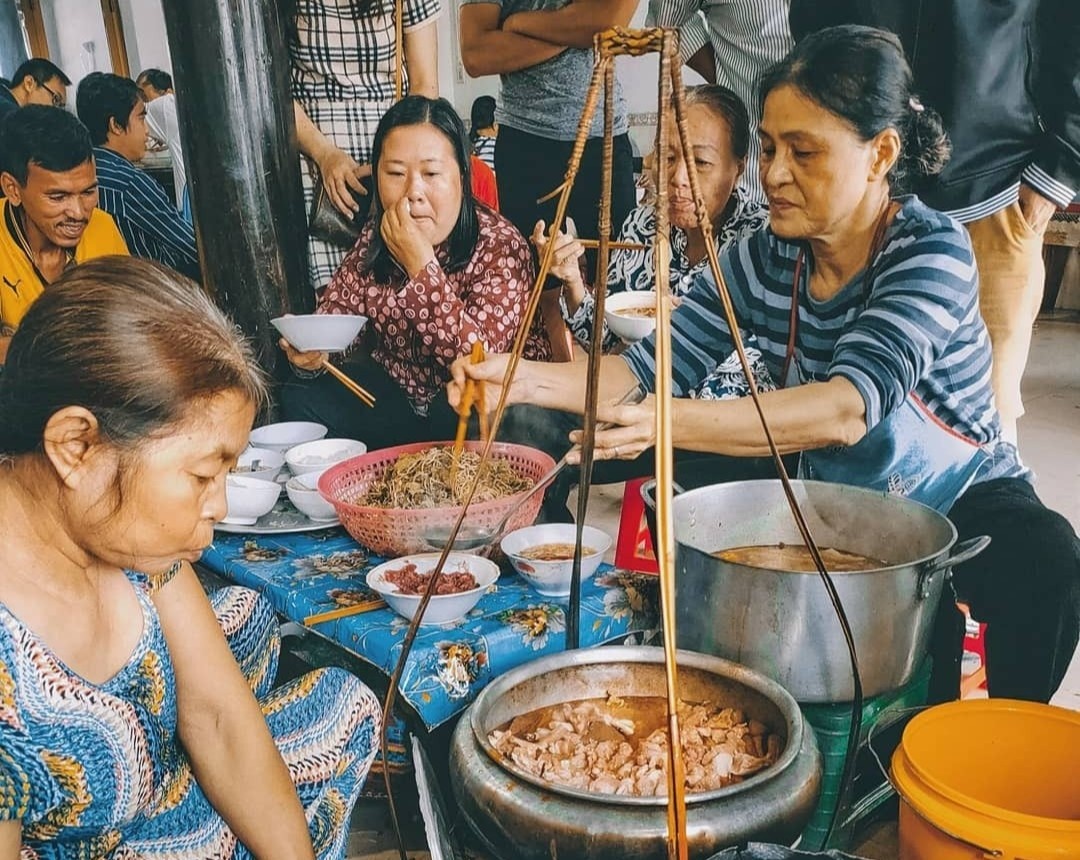 Nhung quan an ngon lau doi gan bo nhieu the he nguoi Hue hinh anh