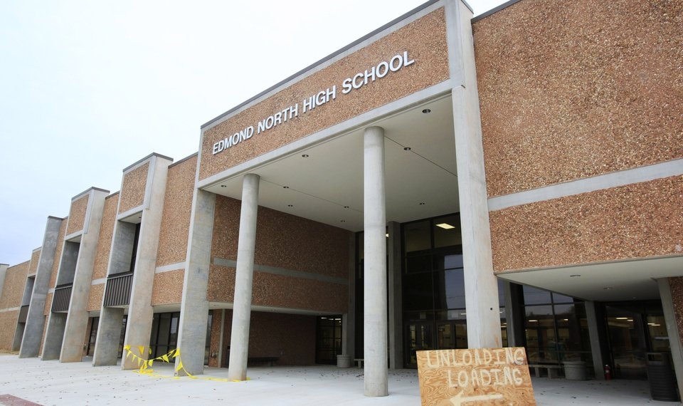 thi sinh My nhiem covid-19 anh 1