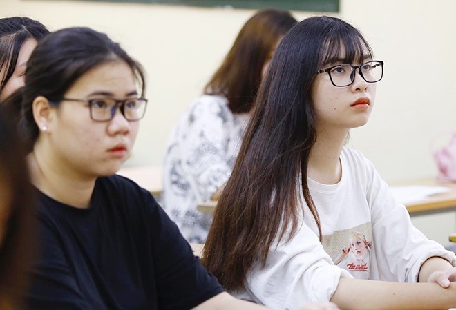 Thi tot nghiep THPT 2020 - lo khoang toi duoi chan den hinh anh