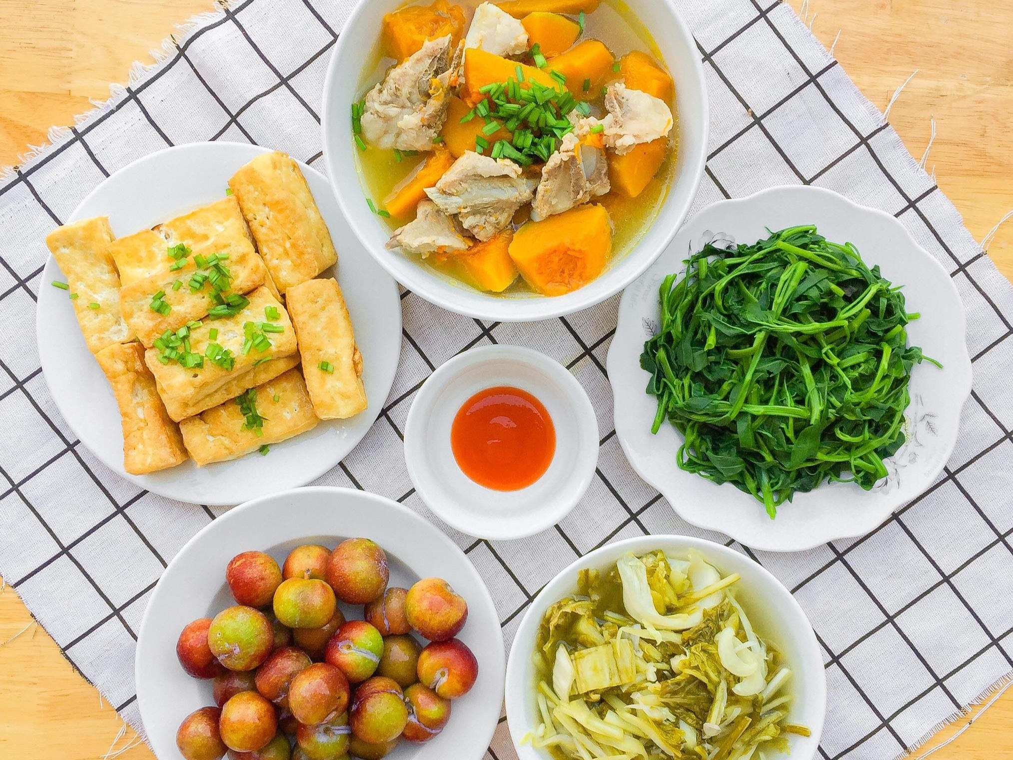 Goi y mam com ngay he cho gia dinh ban ron hinh anh