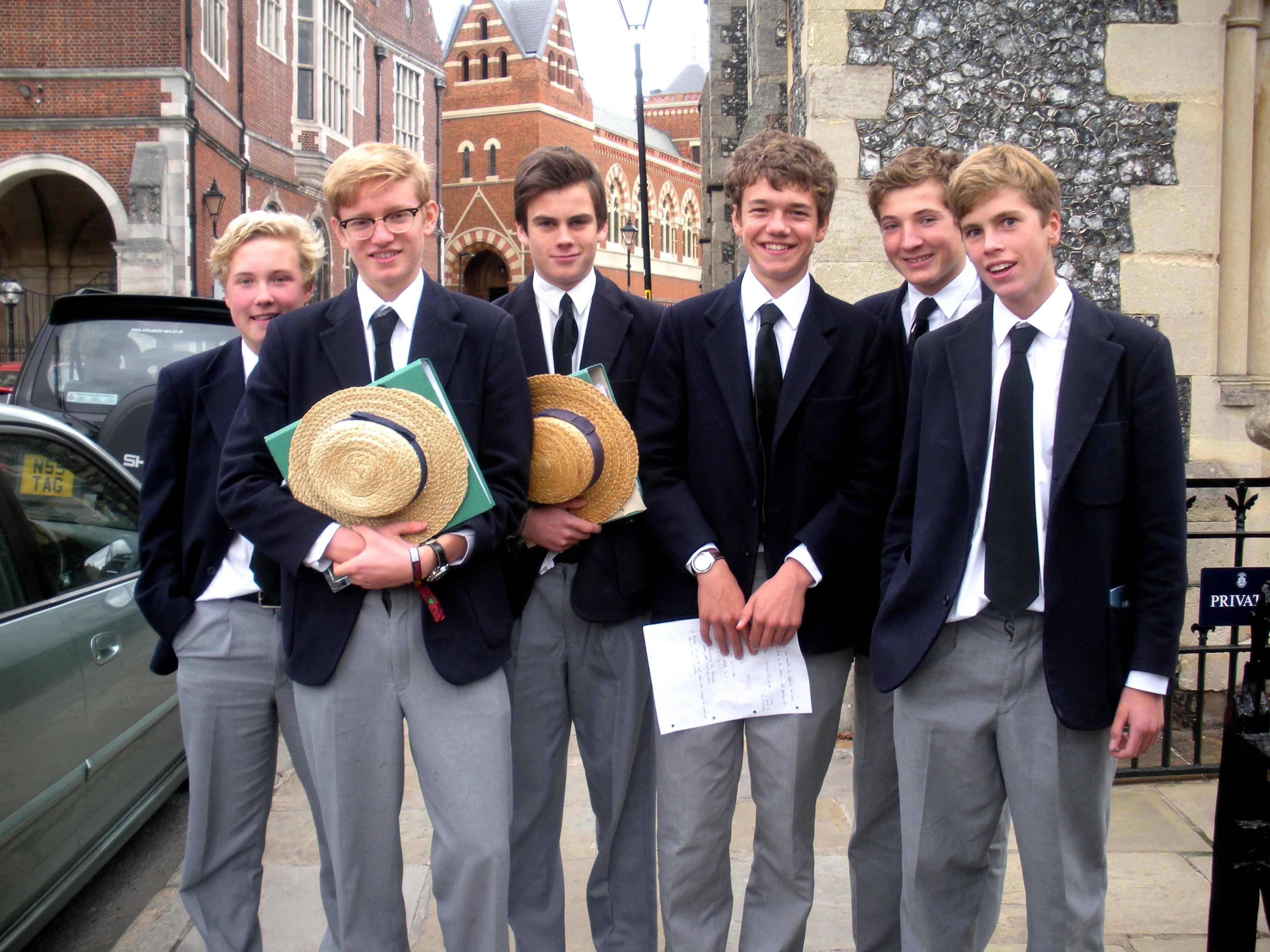 truong tu thuc hoc phi cao anh 4