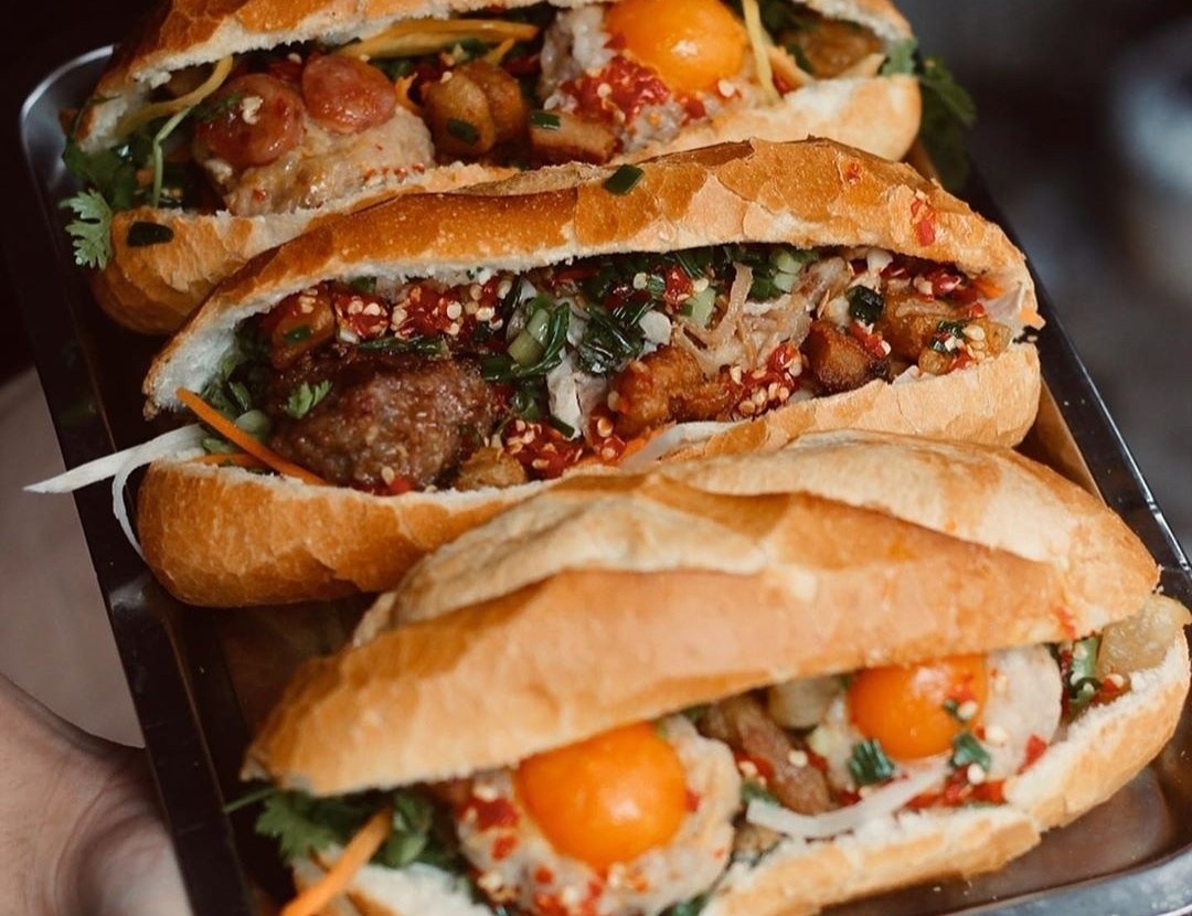 Banh mi hap va nhung phien ban la vi o TP.HCM hinh anh