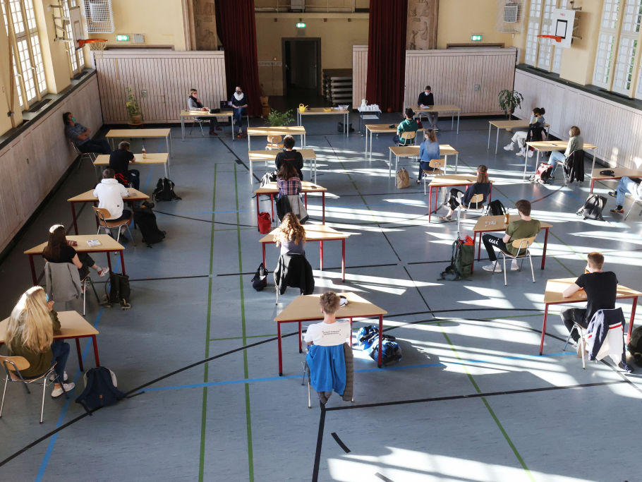 hoc sinh di hoc sau thoi gian nghi dich anh 6