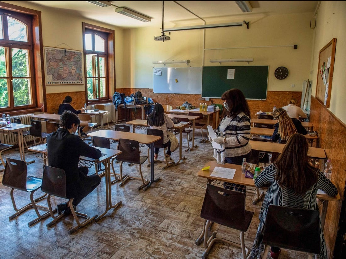 hoc sinh di hoc sau thoi gian nghi dich anh 4