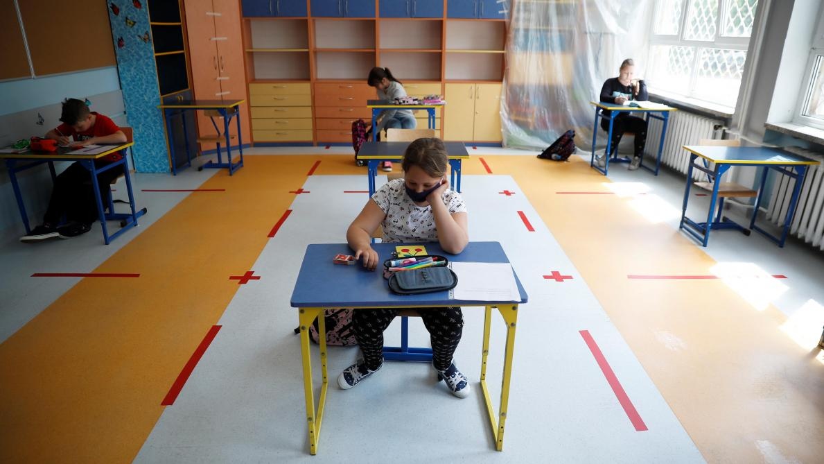 hoc sinh di hoc sau thoi gian nghi dich anh 5