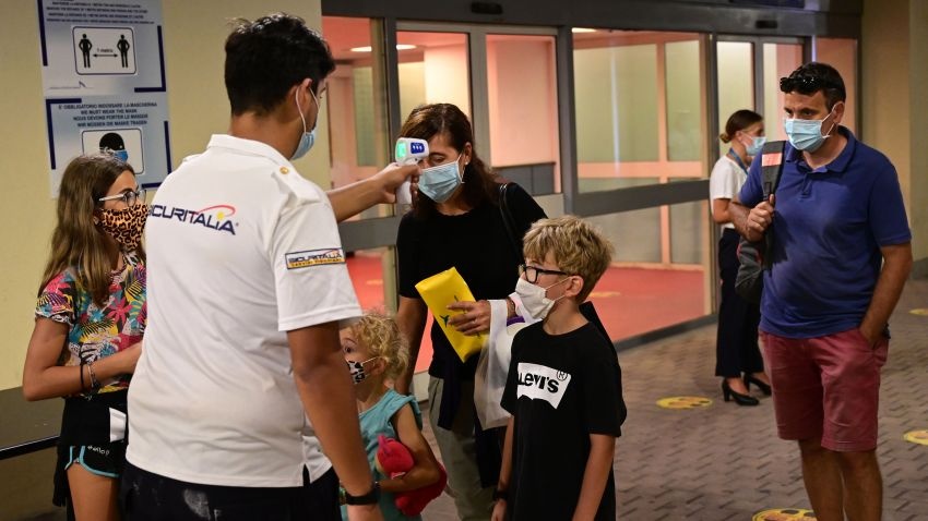 Nhiem Covid-19 van den truong, hoc sinh My khien 22 nguoi cach ly hinh anh