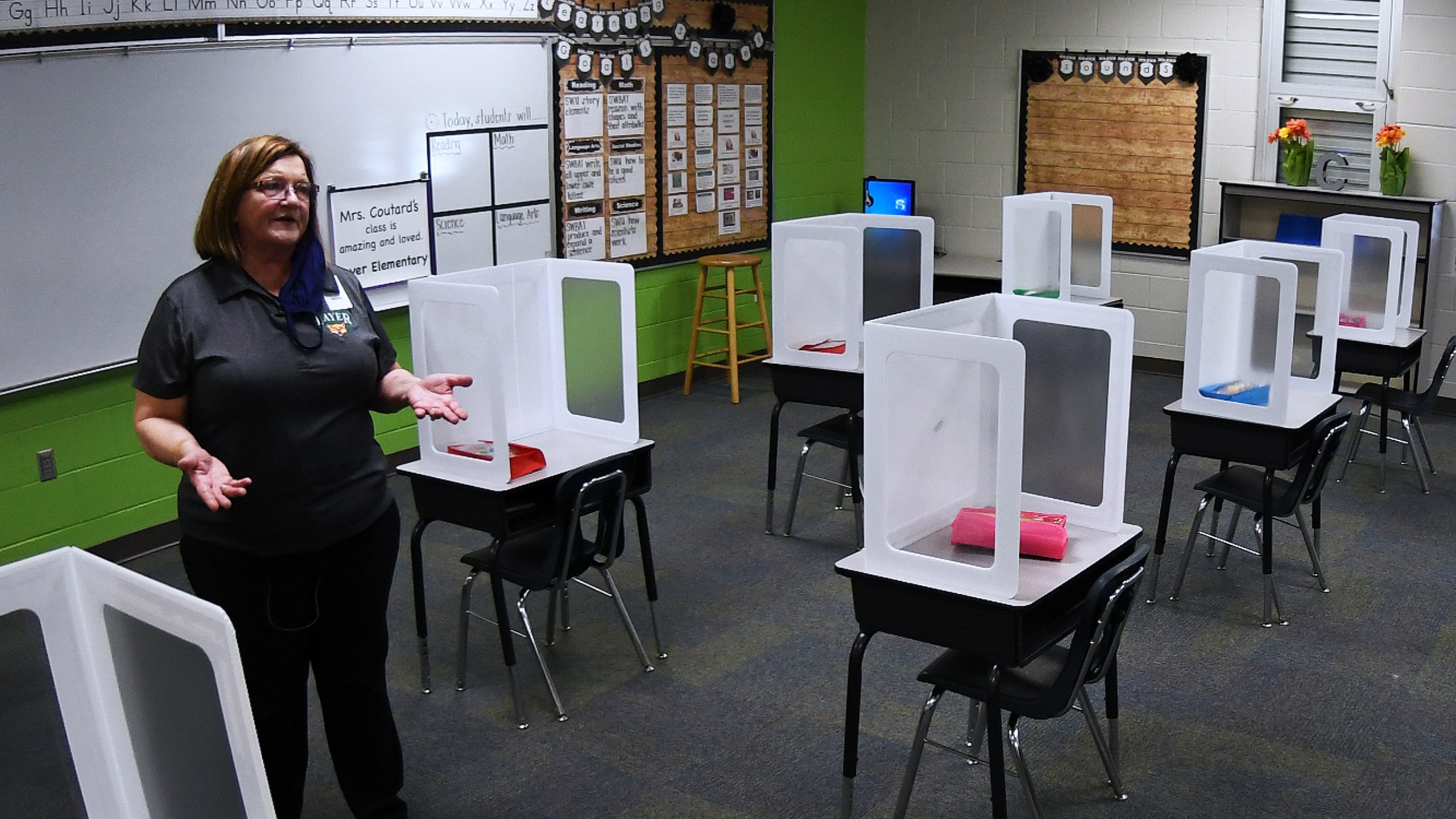 hoc sinh di hoc sau thoi gian nghi dich anh 1