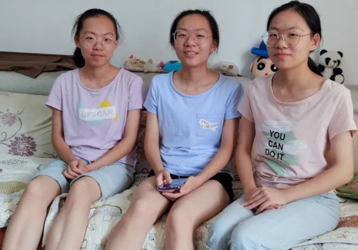 Chi em sinh ba trung tuyen cung truong dai hoc o Trung Quoc hinh anh