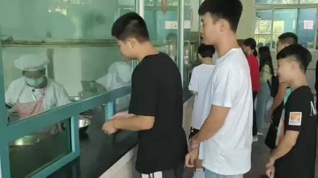 cắt học bổng nếu lãng phí đồ ăn ảnh 1 cat hoc bong neu lang phi do an anh 1