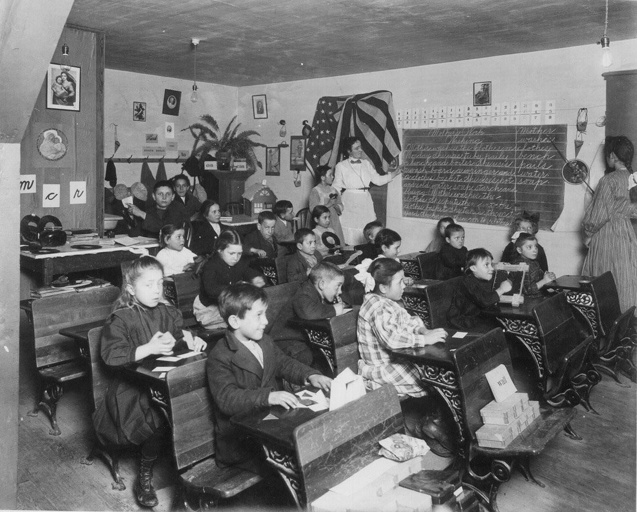 hoc sinh den truong mua dich anh 6