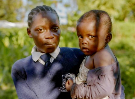 Zimbabwe cam truong hoc duoi nu sinh mang thai hinh anh