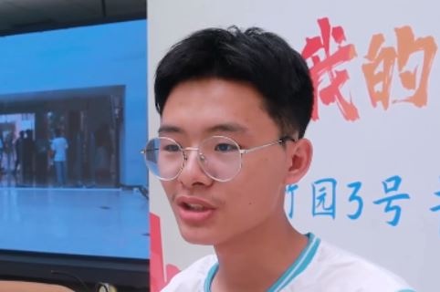 Dai hoc o Trung Quoc trao thuong cho sinh vien tu nhap hoc hinh anh