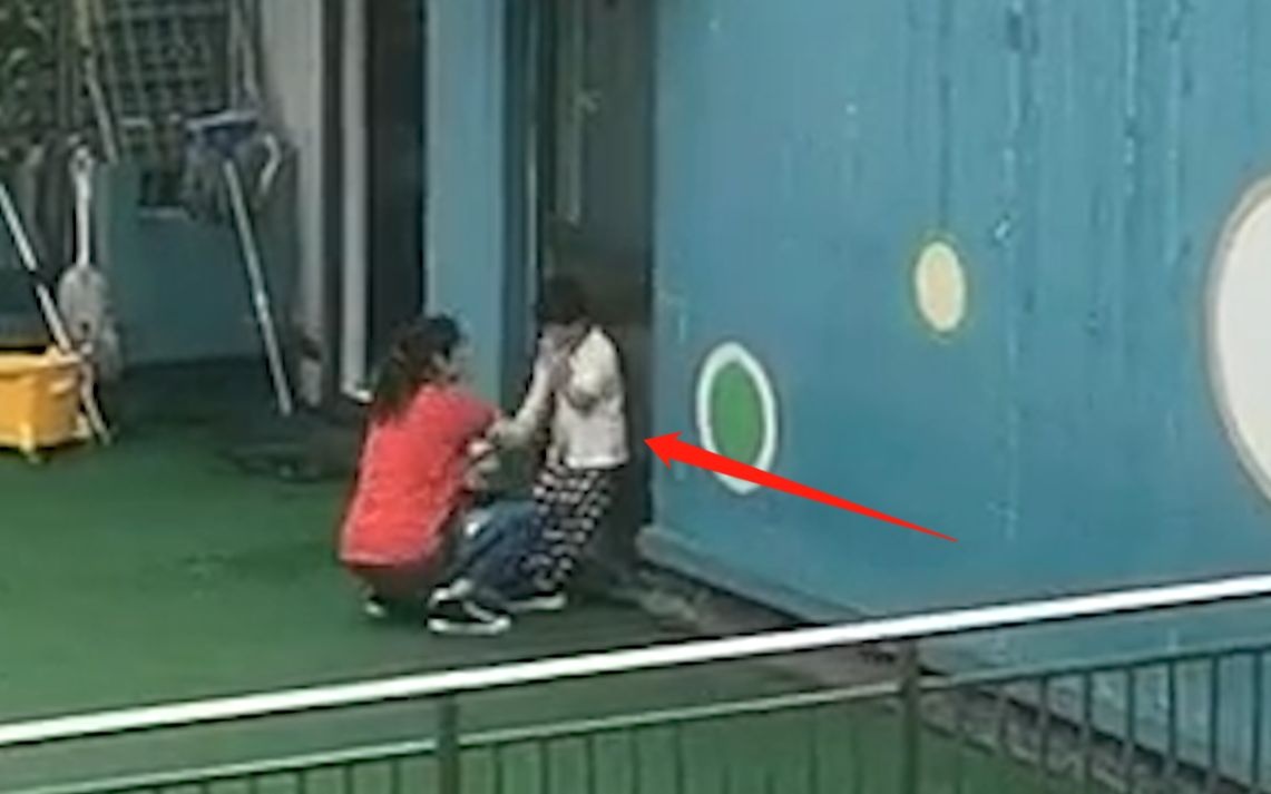 giao vien tat hoc sinh anh 1