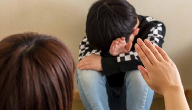 Giao vien mam non Trung Quoc bi sa thai vi tat tre hinh anh