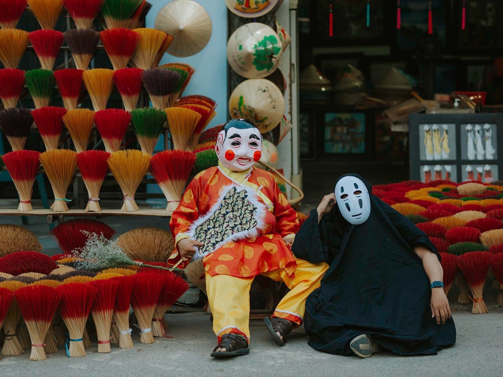 Vo Dien, ong Dia check-in cac diem du lich noi tieng o Hue hinh anh