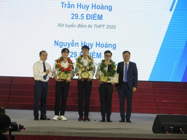 thu khoa ten huy hoang,  thu khoa dh bach khoa anh 1