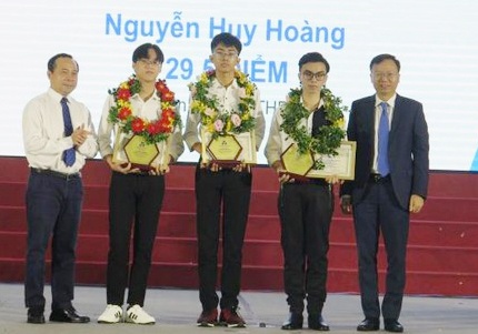 Ba thu khoa ten Huy Hoang cua DH Bach khoa TP.HCM hinh anh