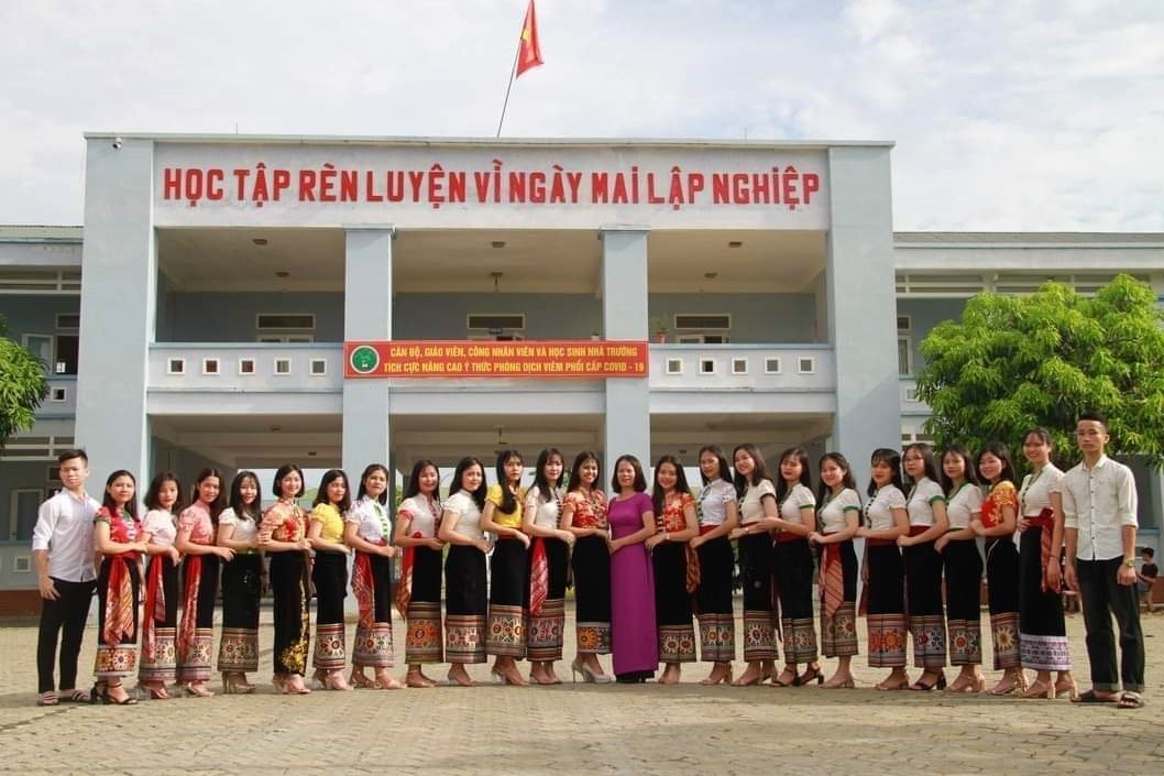 Ngoi truong co hang chuc hoc sinh dat tren 30 diem hinh anh