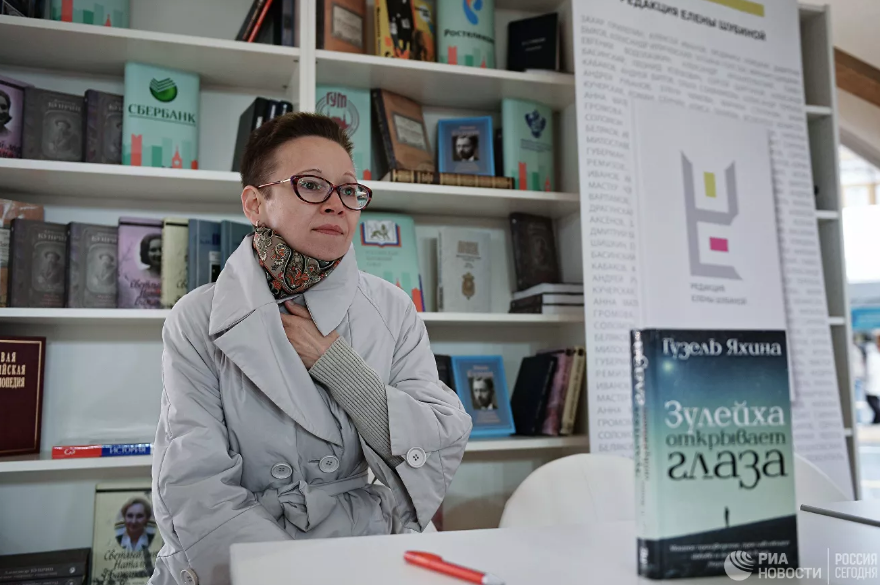 Cuon sach ban chay nhat nuoc Nga anh 1