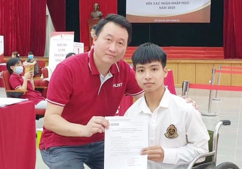 Nam sinh duoc ban cong suot 10 nam se nhap hoc DH Bach khoa Ha Noi hinh anh