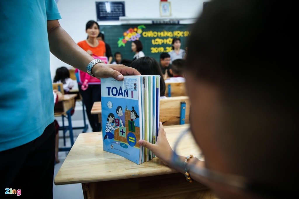 sach Tieng Viet lop 1 nam 1996 anh 1