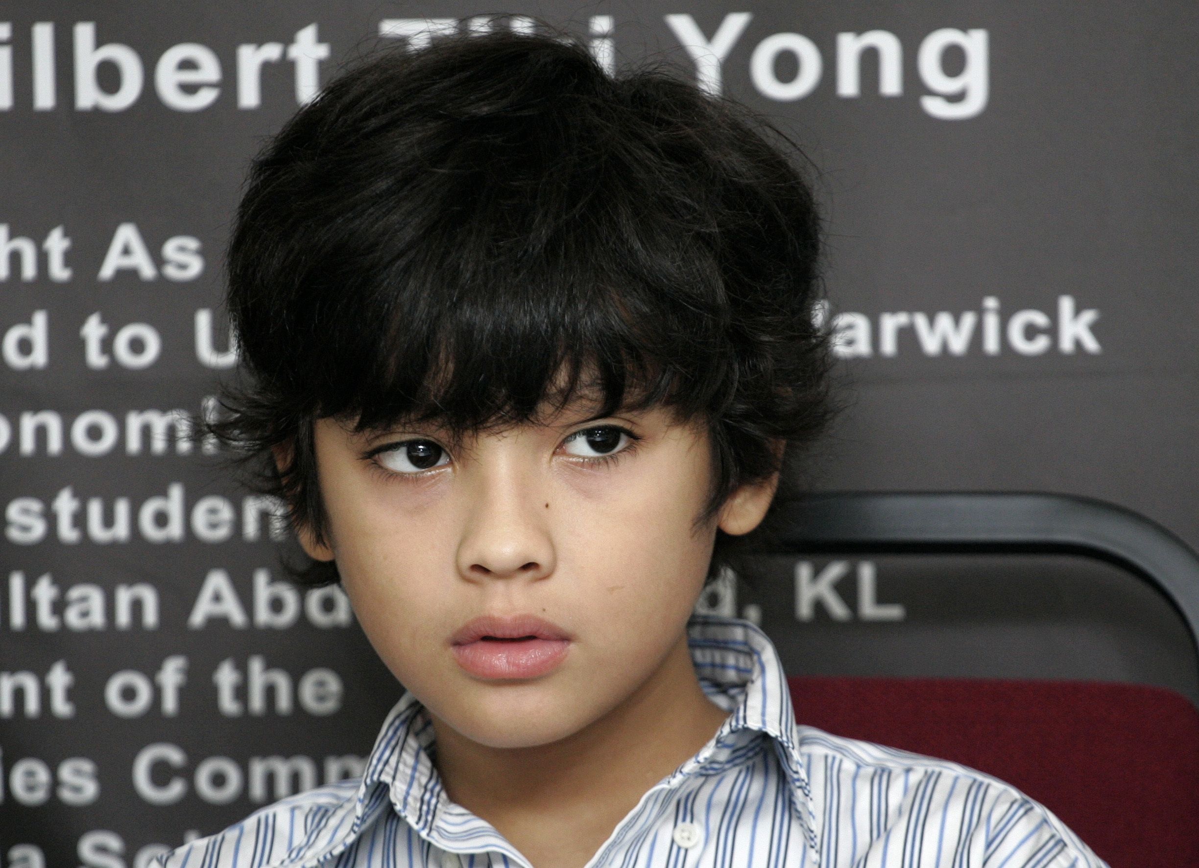 Than dong o Singapore tro thanh sinh vien nam 8 tuoi hinh anh